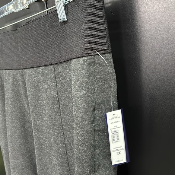 NYGARD Slims by Peter Nygard elastic waist,stretch,dressy, pull on leggings - Picture 3 of 7